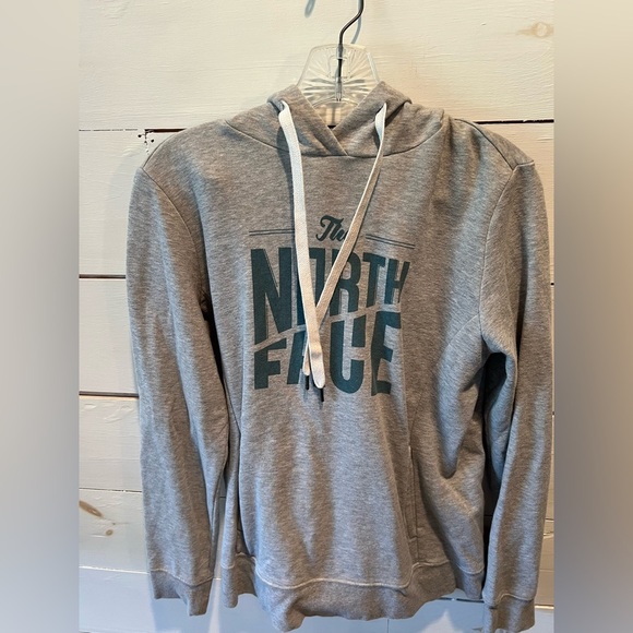 The North Face Gray Hoodie for women, size medium, EUC, winter, comfy, pockets - Picture 3 of 8
